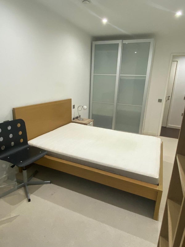 Room Walworth Road in Greater London