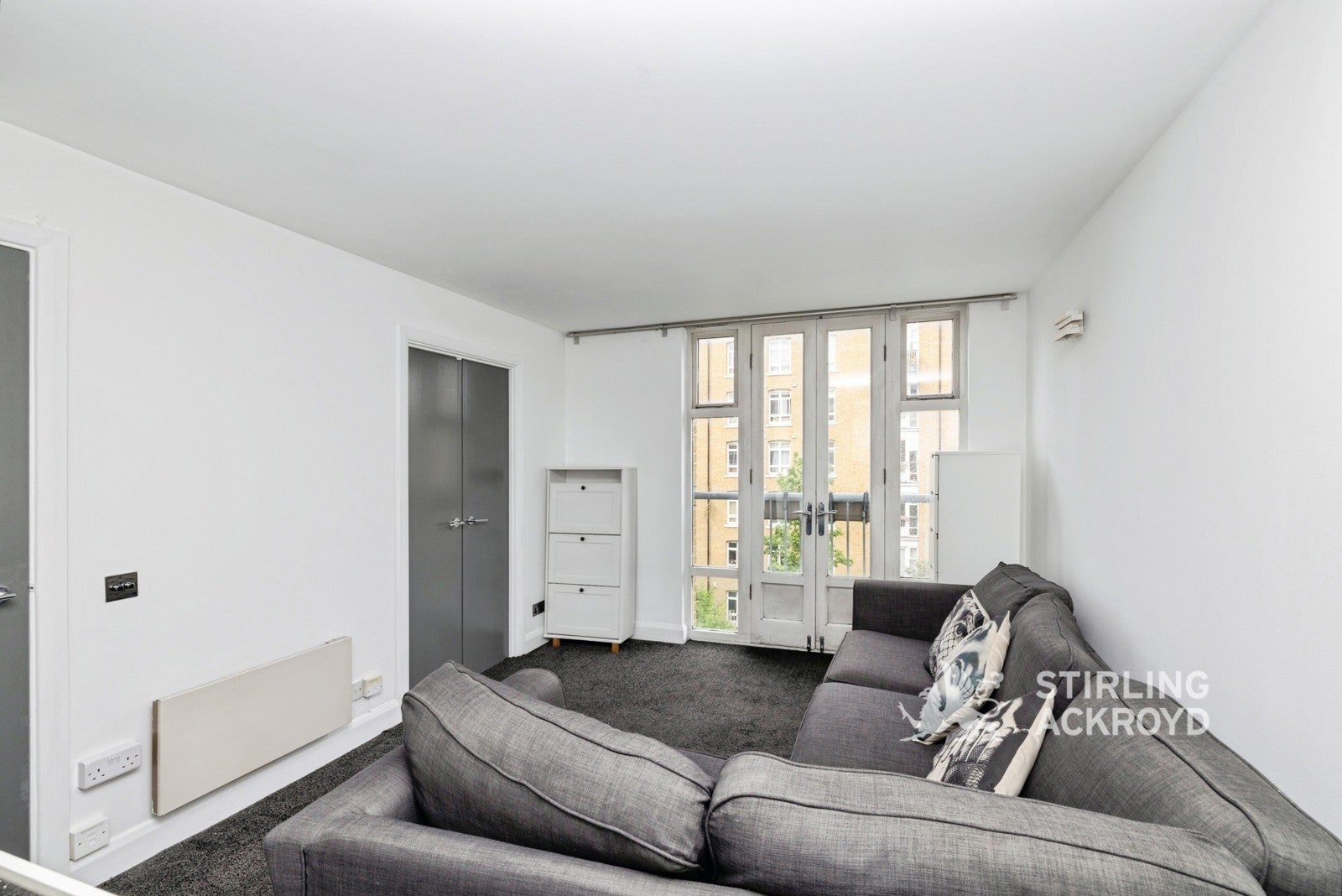 Flat Fairfield Road in Greater London