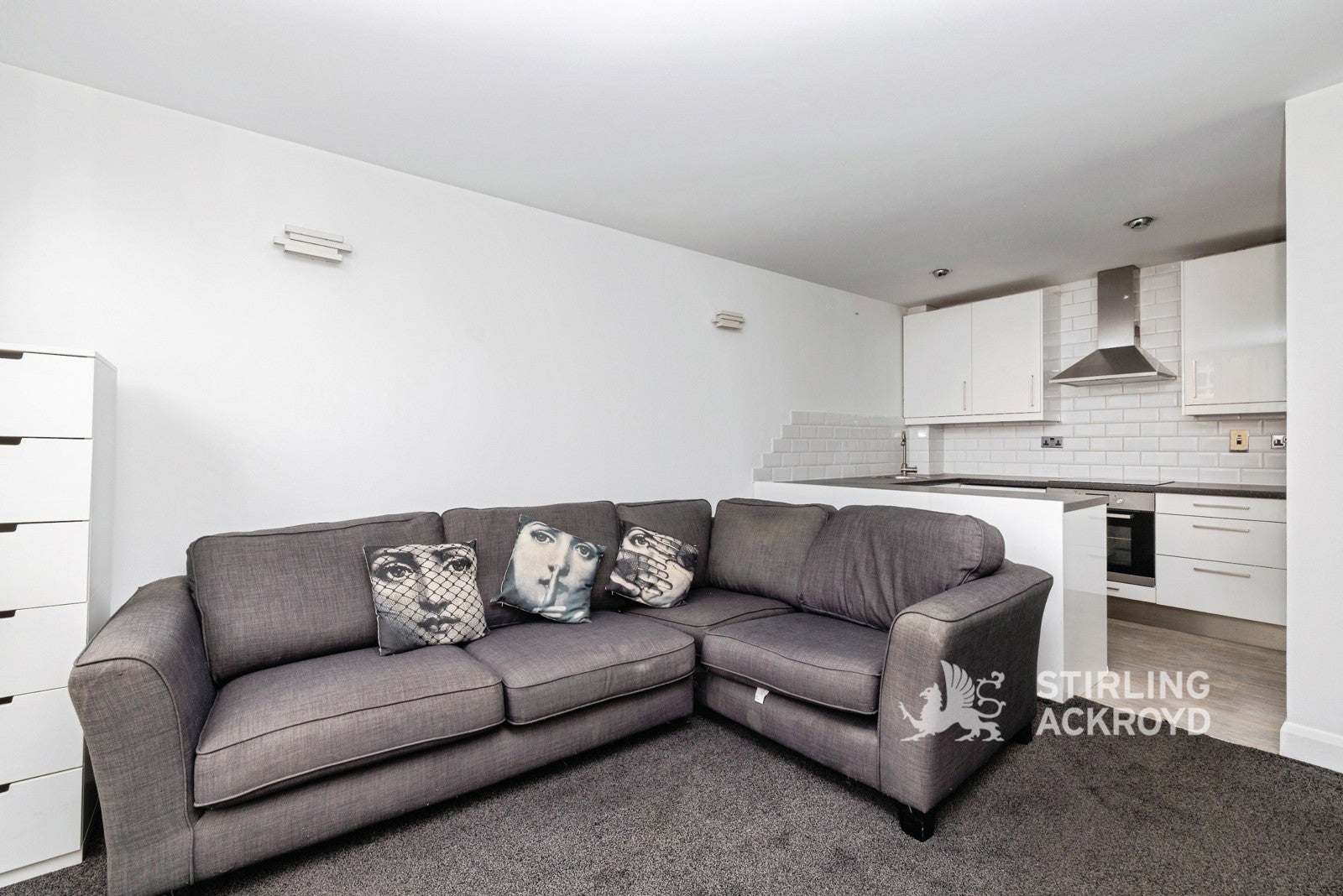 Flat Fairfield Road in Greater London