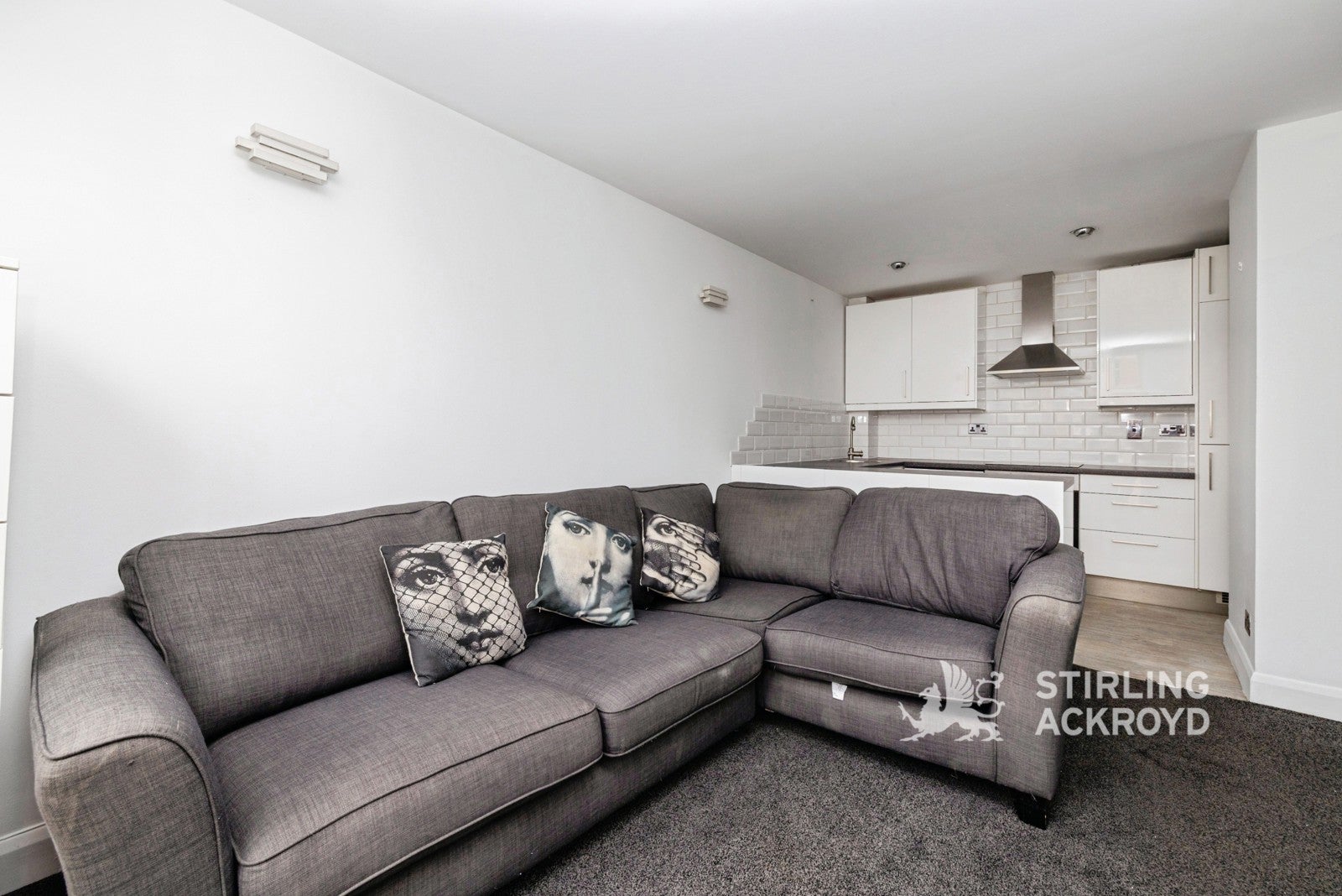 Flat Fairfield Road in Greater London