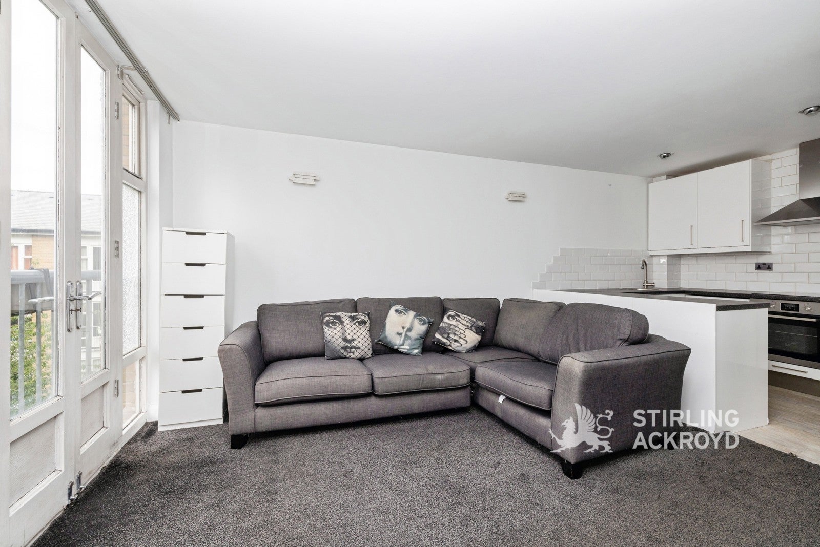 Flat Fairfield Road in Greater London