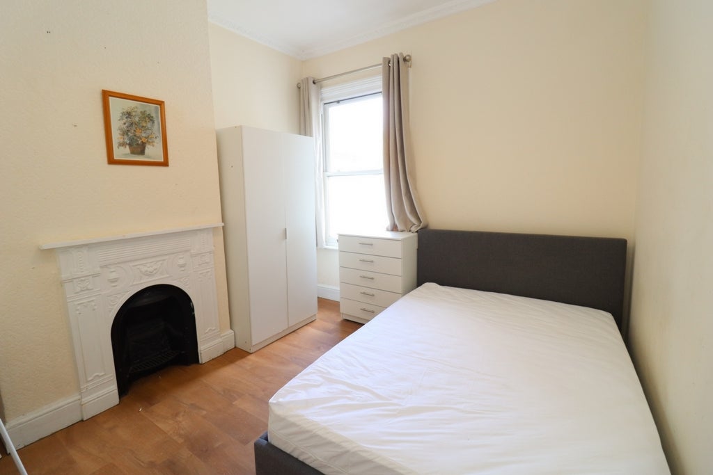 Room Globe Road in Greater London