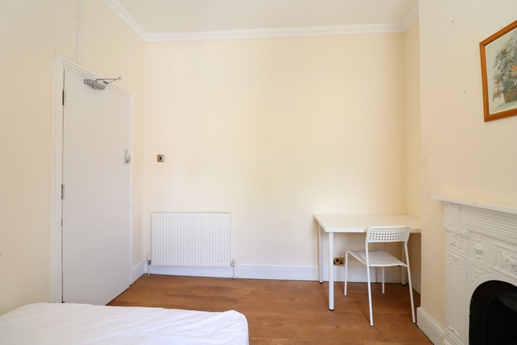 Room Globe Road in Greater London
