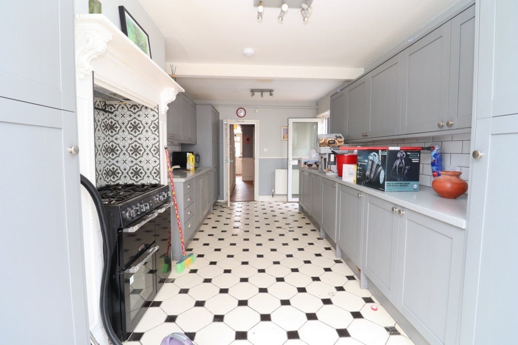 Room Globe Road in Greater London