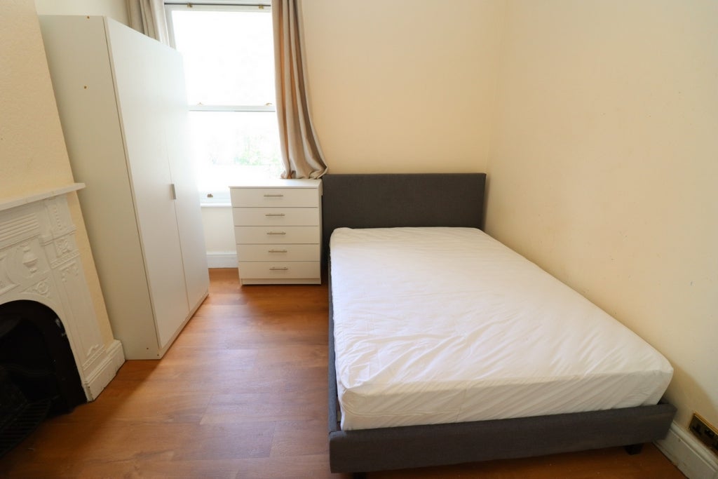 Room Globe Road in Greater London