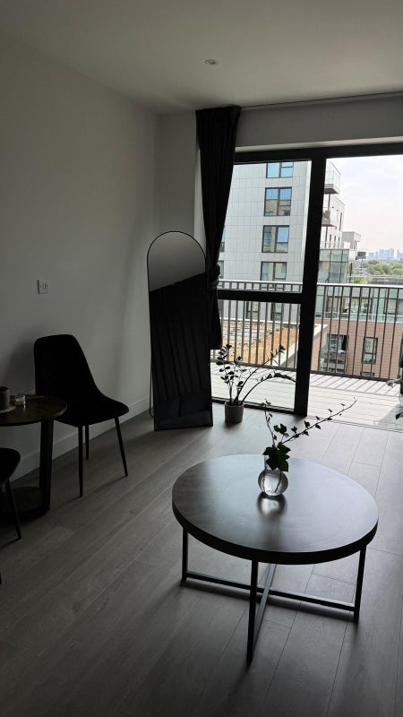 Flat Monsell Road in Greater London