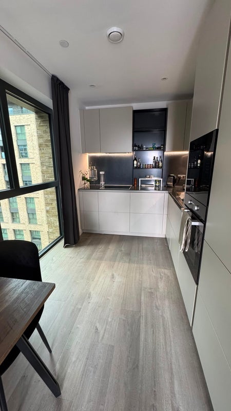 Flat Monsell Road in Greater London