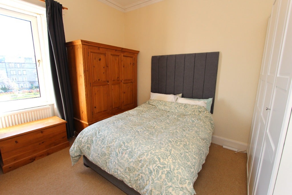 Flat Murieston Place in City of Edinburgh