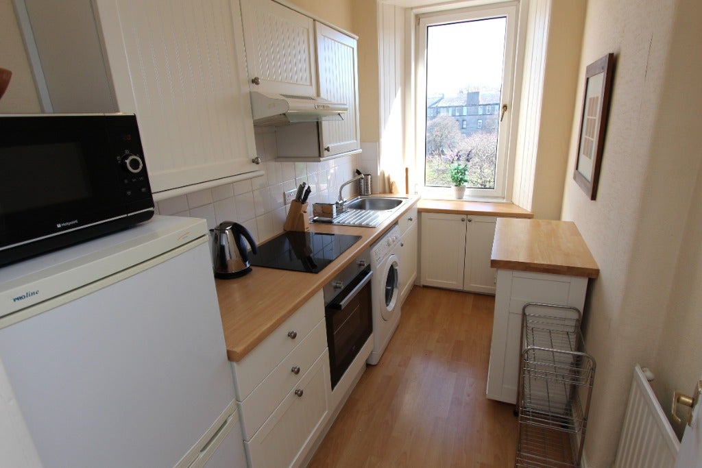 Flat Murieston Place in City of Edinburgh