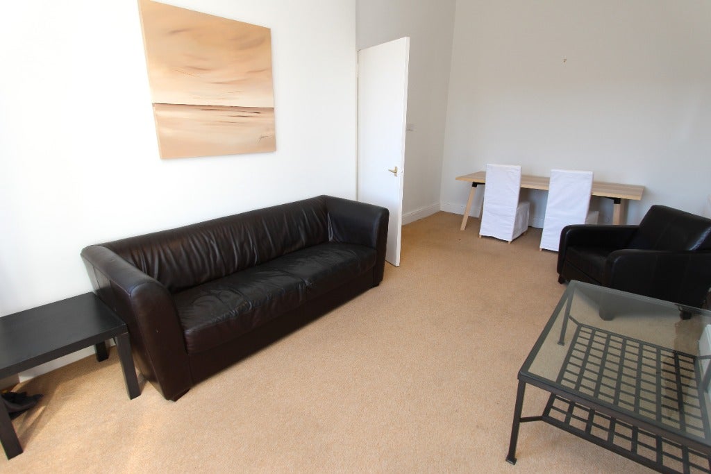 Flat Murieston Place in City of Edinburgh