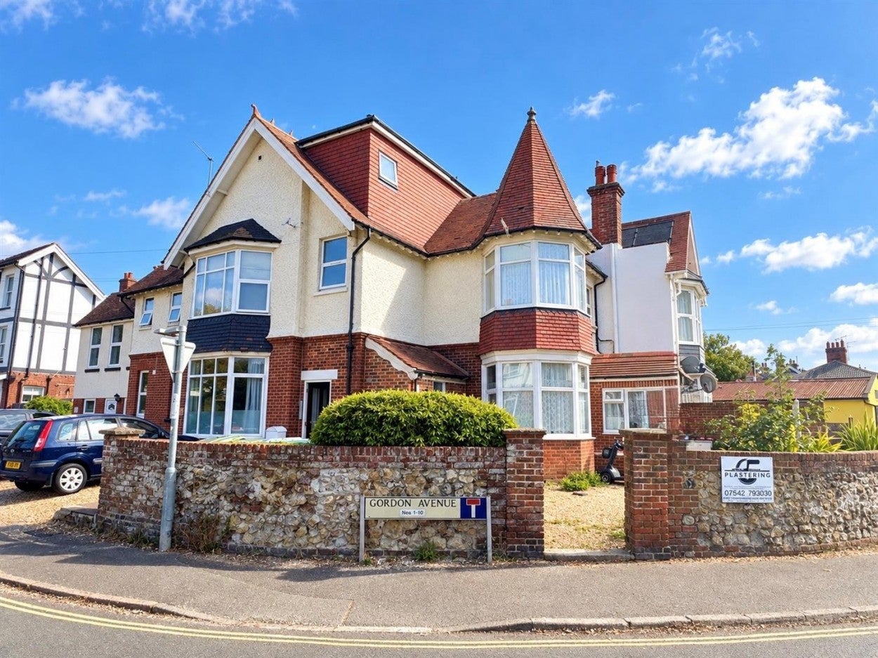 Flat Longford Road in Arun