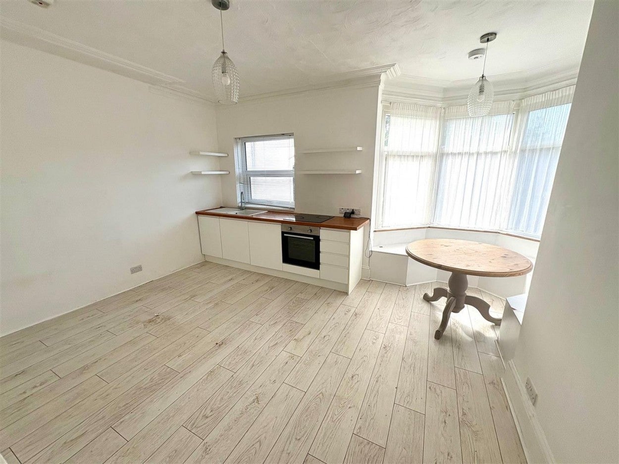 Flat Longford Road in Arun