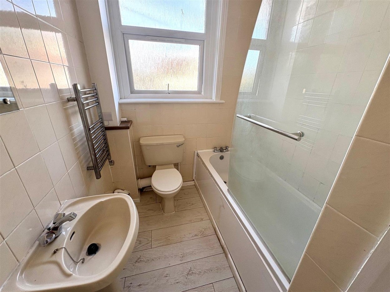 Flat Longford Road in Arun
