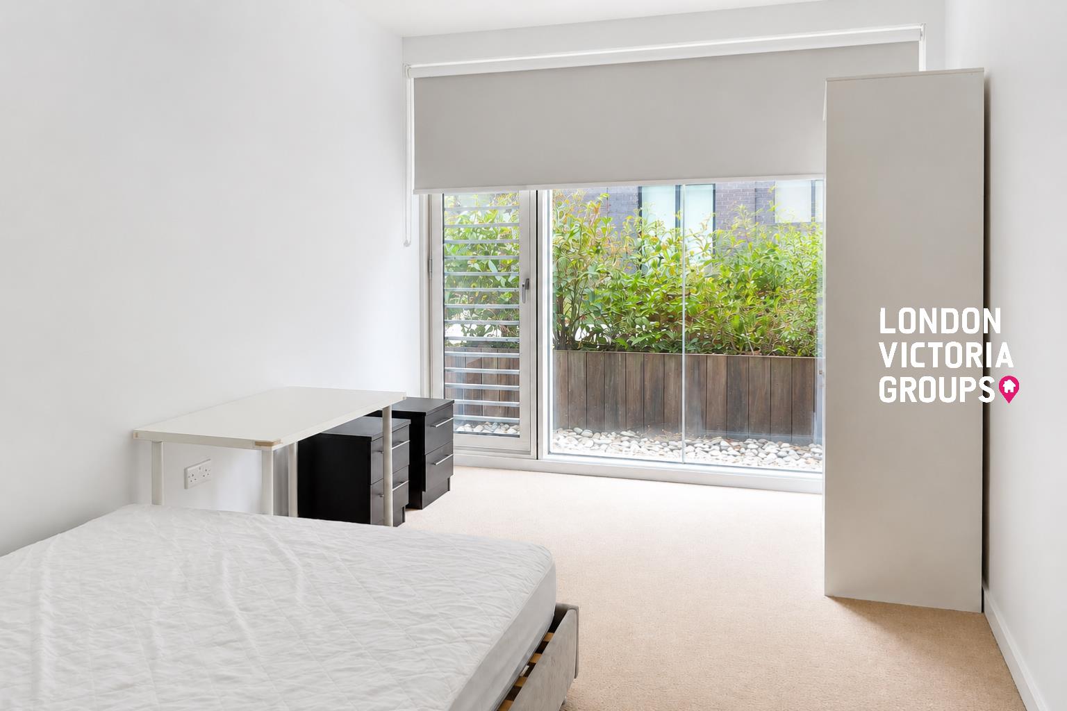 Flat Deacon Street in Greater London