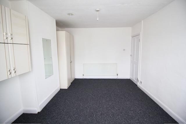 Flat Hurley Road in Greater London