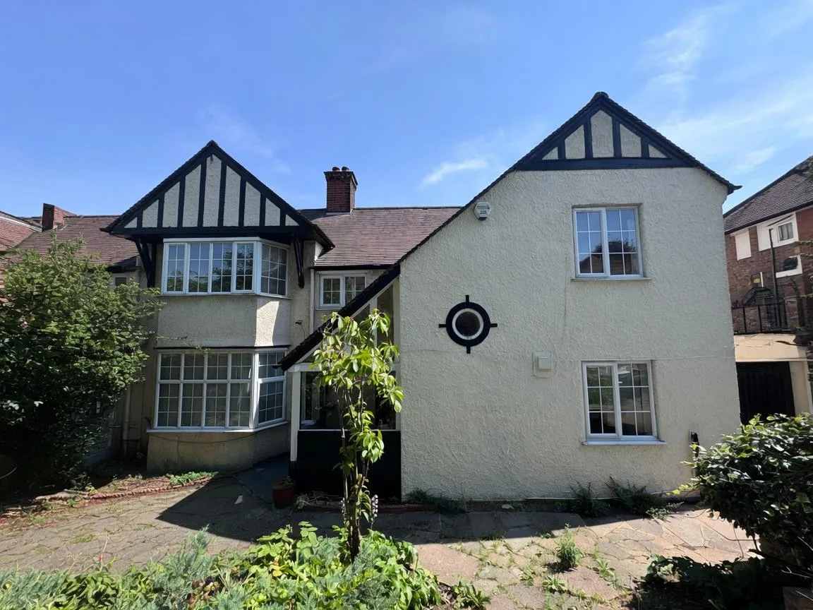 House Dollis Hill Lane in Greater London