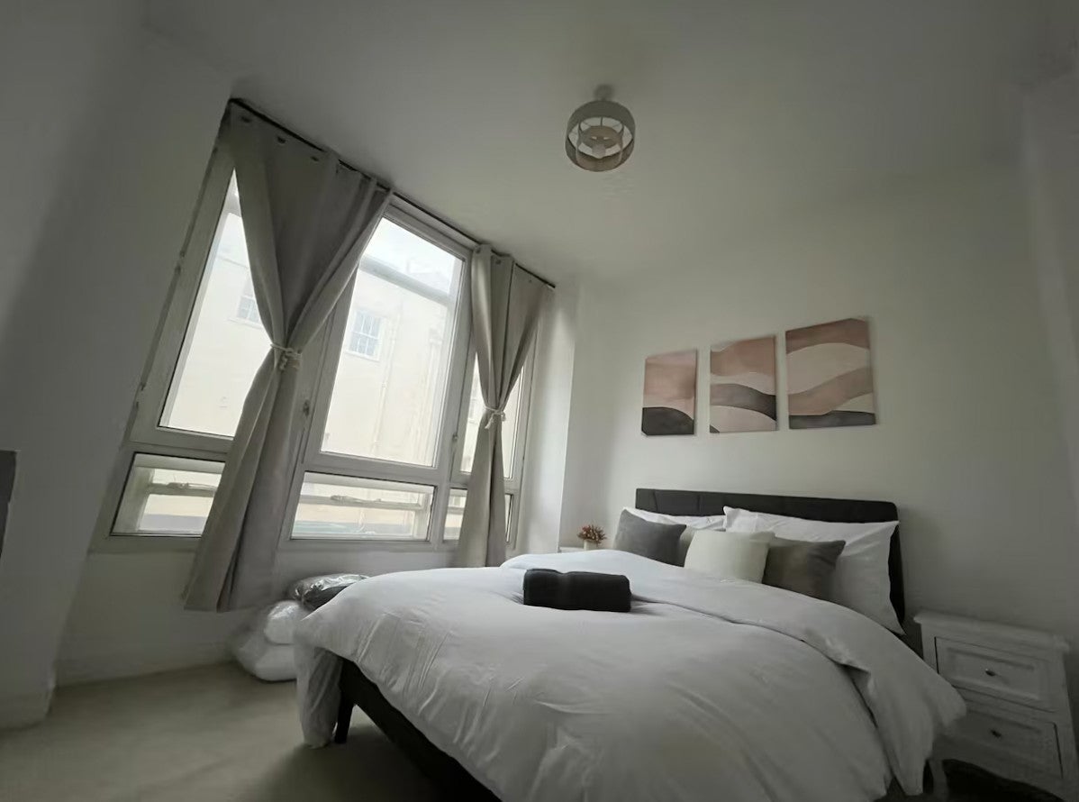 Flat Baldwin Street in Bristol