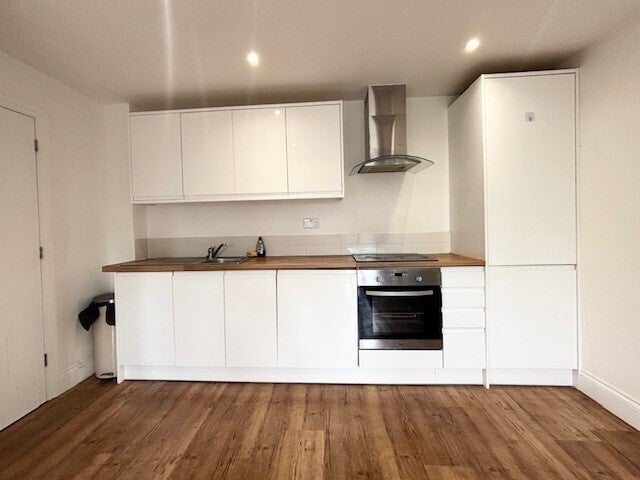 Flat Walton Street in Aylesbury