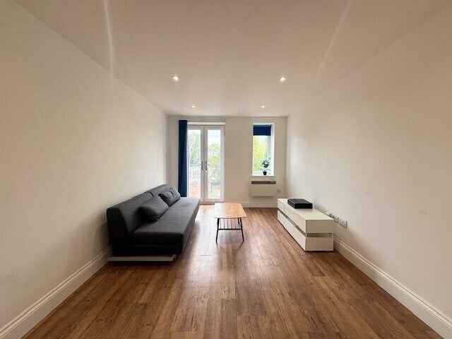 Flat Walton Street in Aylesbury