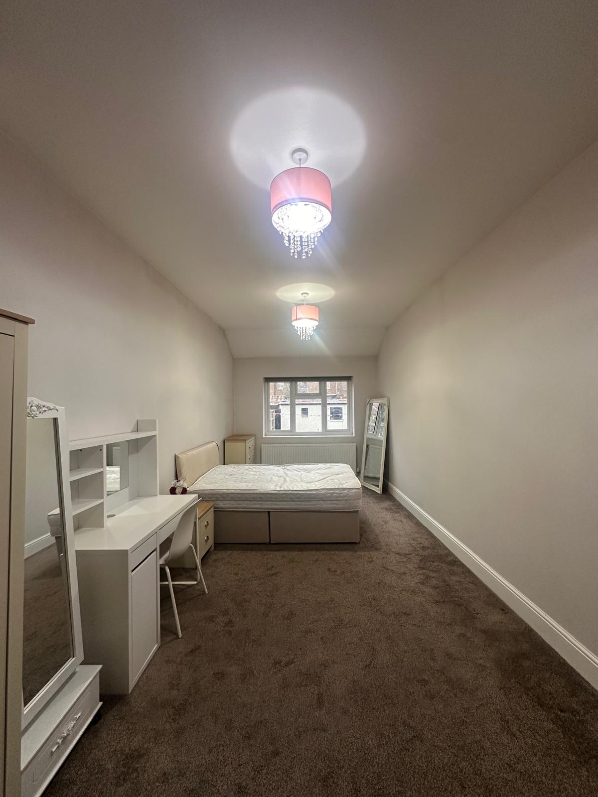 Room Airthrie Road in Greater London