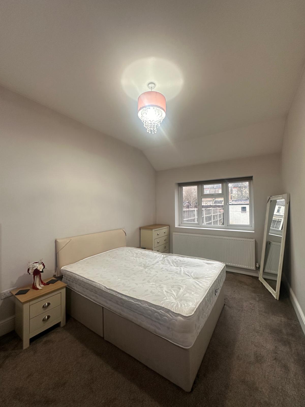 Room Airthrie Road in Greater London