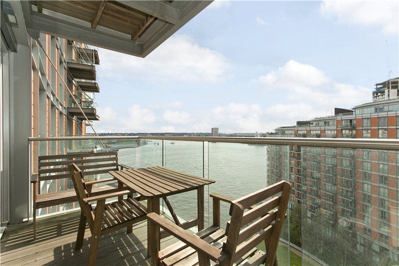 Flat Fairmont Avenue in Greater London