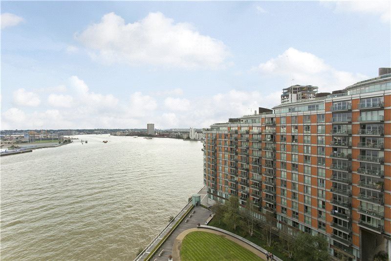 Flat Fairmont Avenue in Greater London