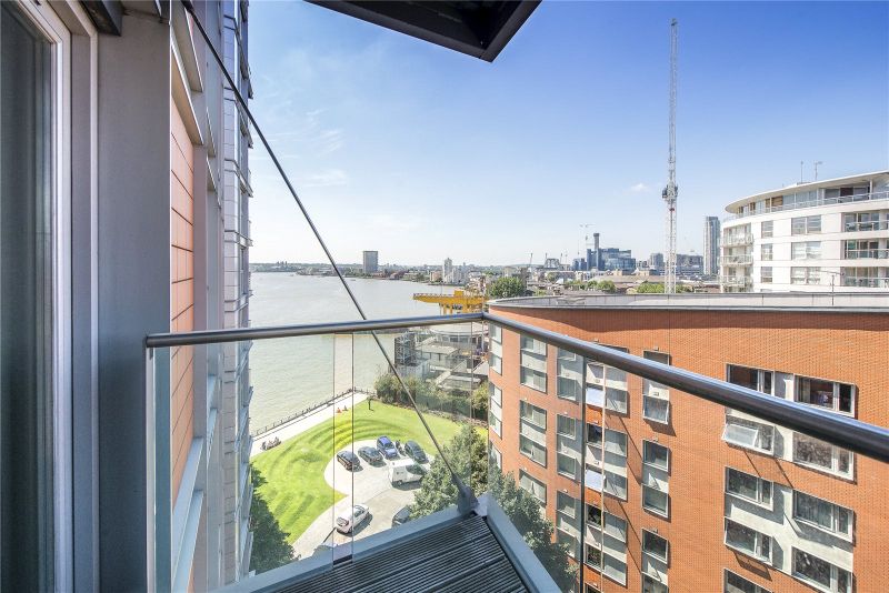 Flat Fairmont Avenue in Greater London