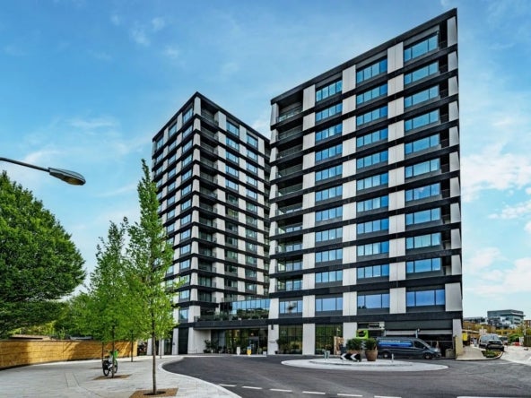 Flat Adelaide Road in Greater London