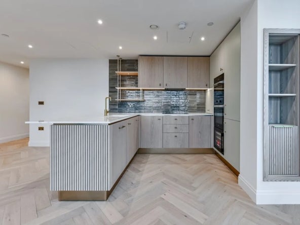 Flat Adelaide Road in Greater London