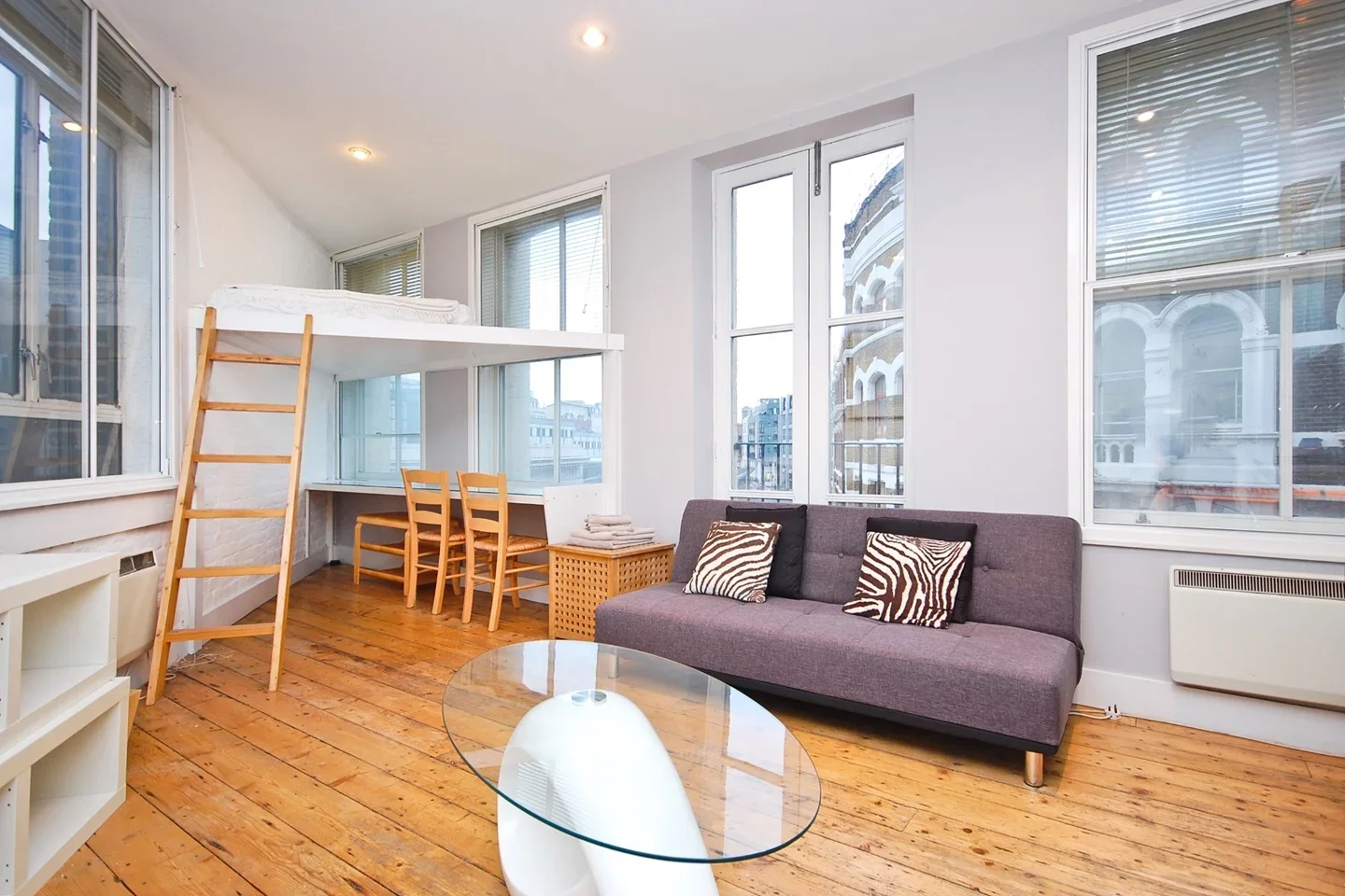 Flat Cowcross Street in Greater London
