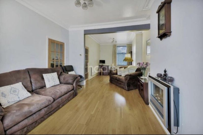 Room Ecclesbourne Road in Greater London