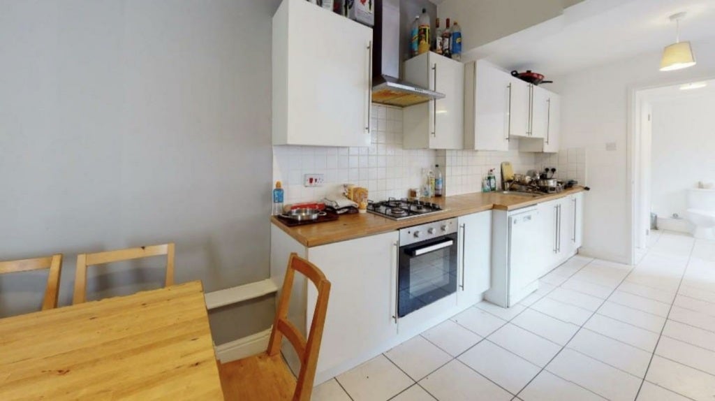 Room Beeston Road in Nottingham