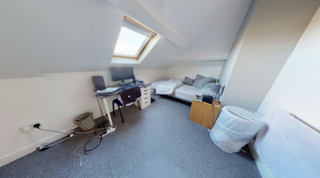 Room Beeston Road in Nottingham