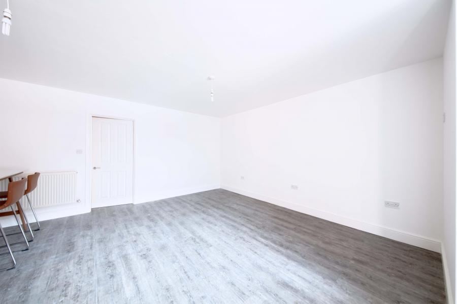 Flat Nicholsons Lane in Maidenhead