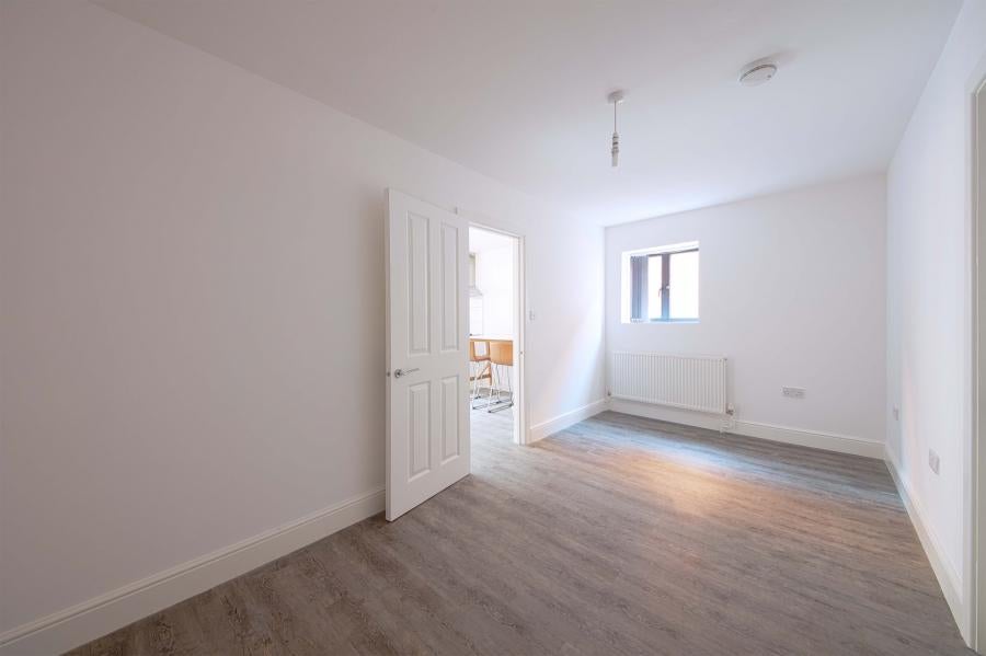 Flat Nicholsons Lane in Maidenhead