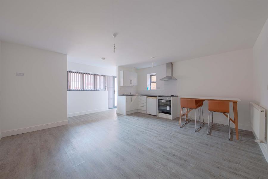 Flat Nicholsons Lane in Maidenhead