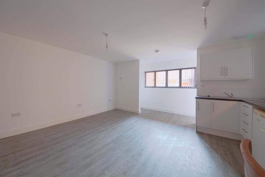 Flat Nicholsons Lane in Maidenhead