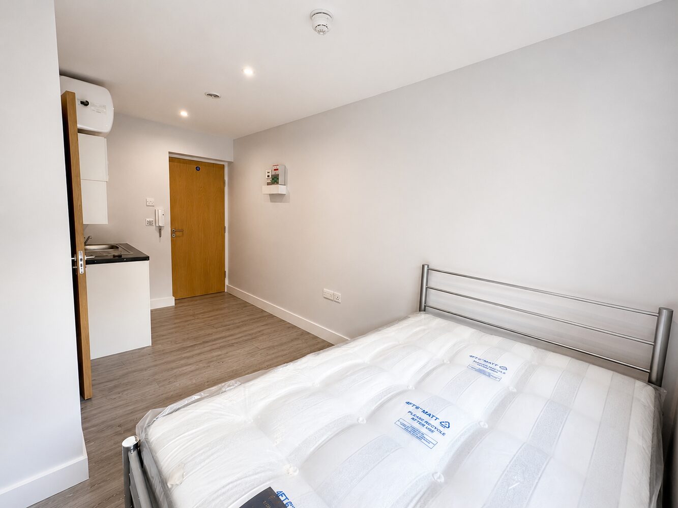 Room Westland Road in Watford