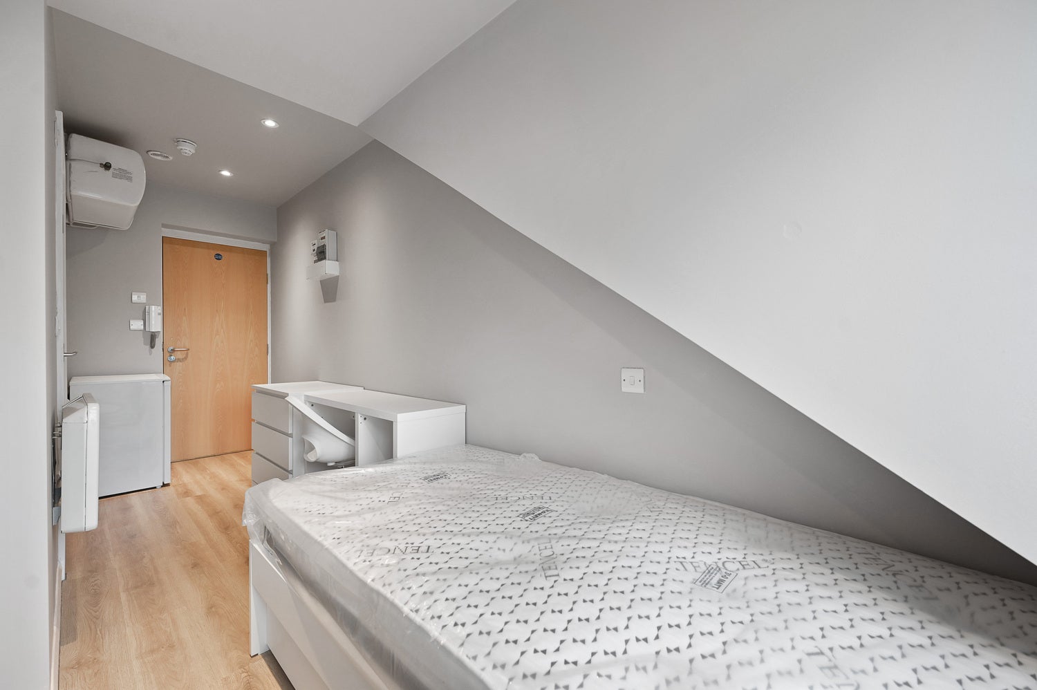 Room Westland Road in Watford