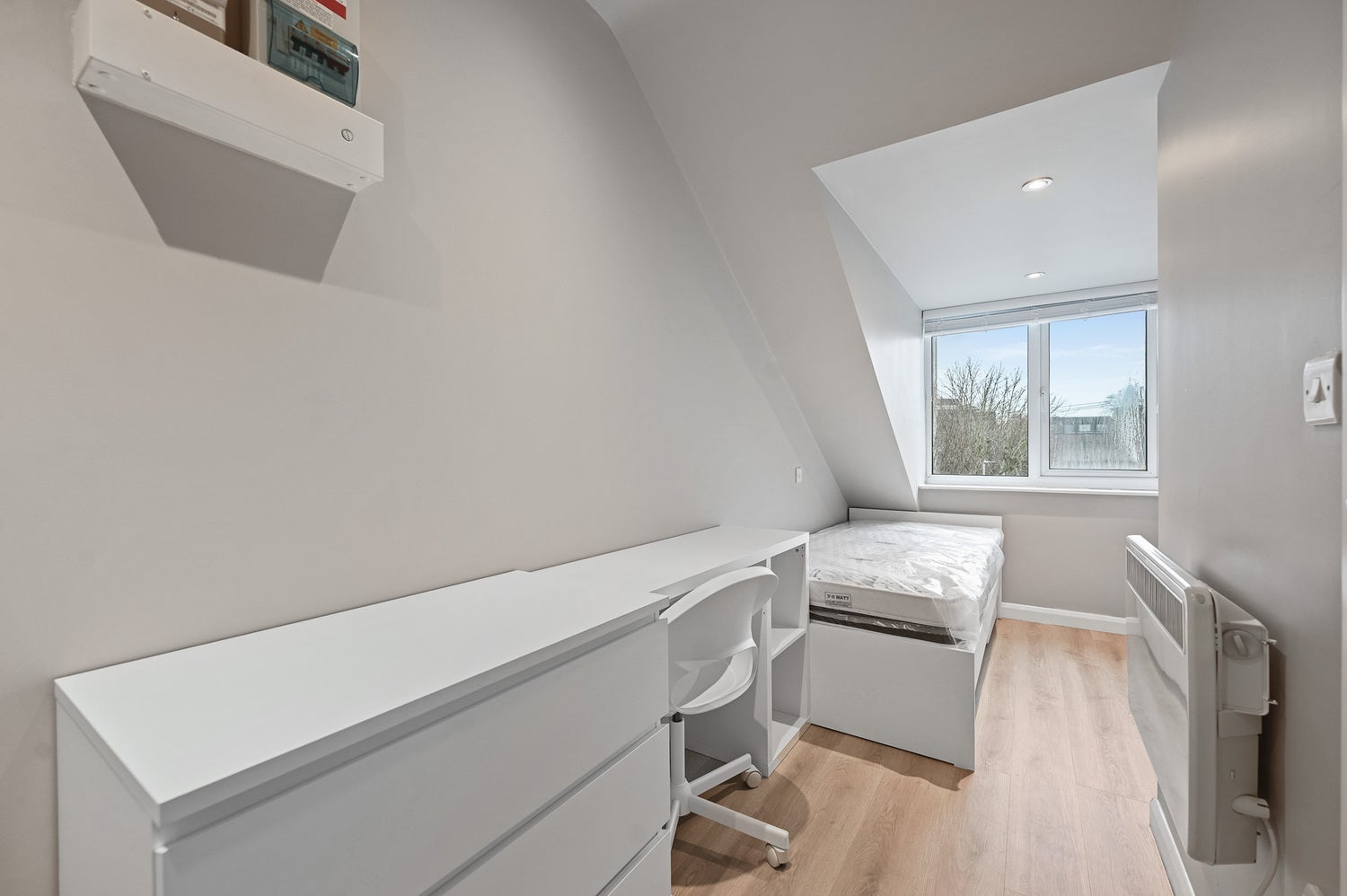 Room Westland Road in Watford