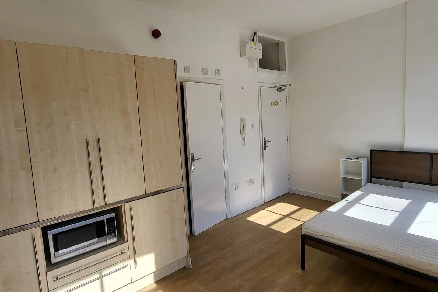 Flat Rufford Street in Greater London