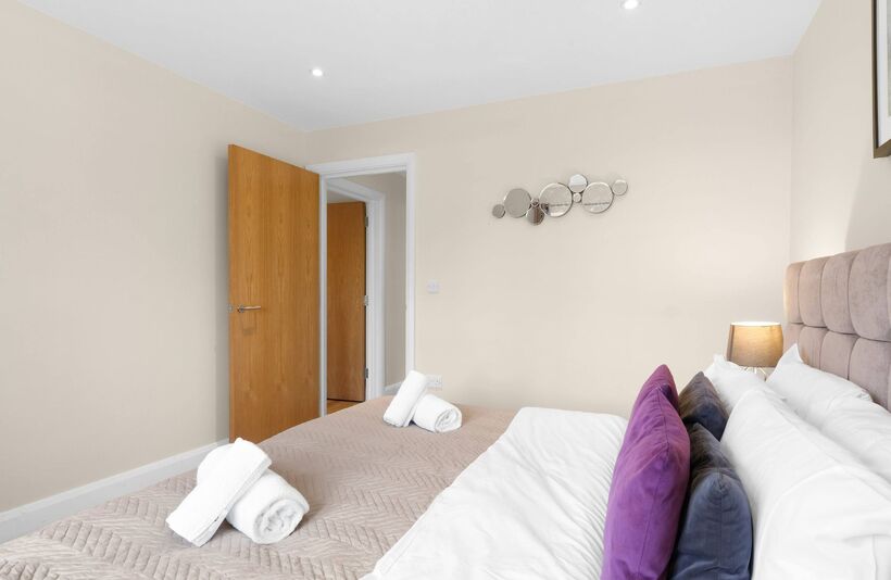 Flat Poole Lane in Borough of Spelthorne