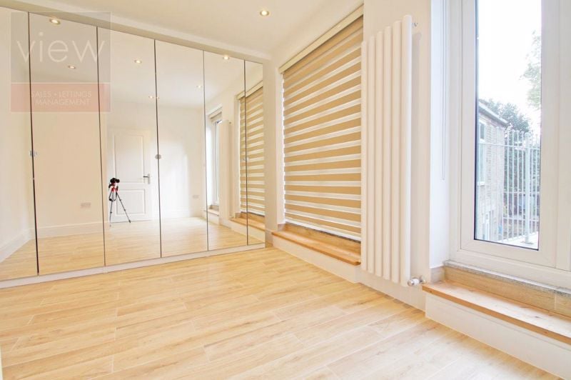 Flat Lewisham Way in Greater London