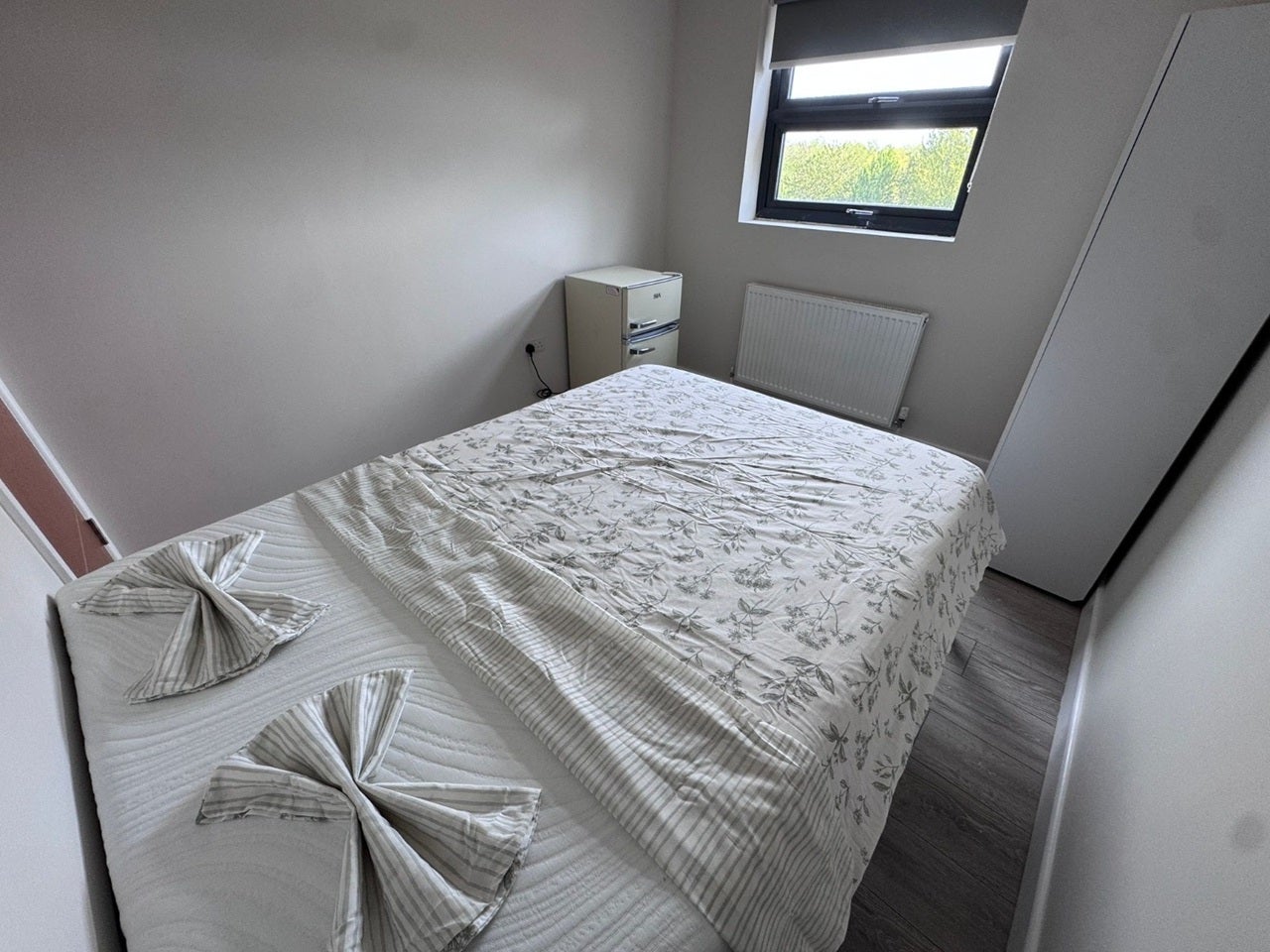 Room Marsh Lane in Greater London