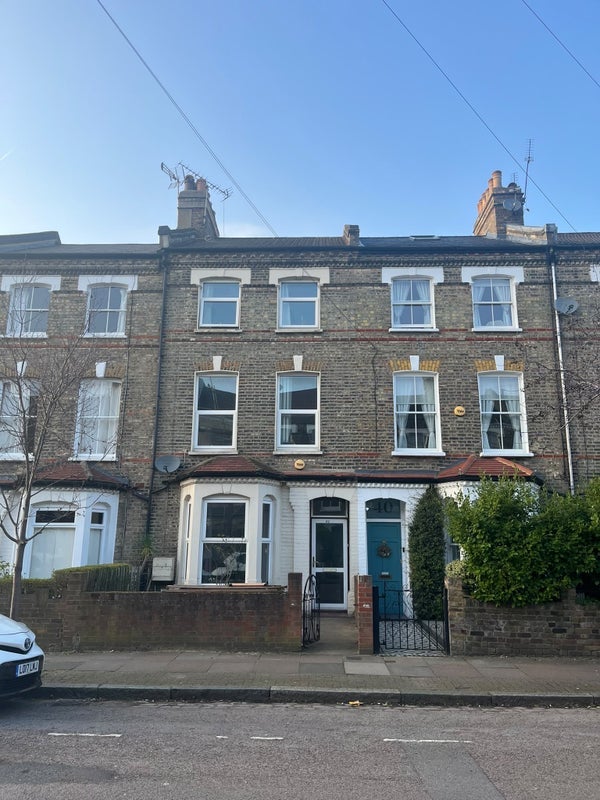 Room Roden Street in Greater London