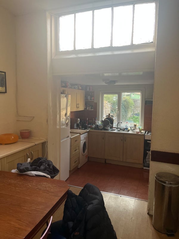 Room Roden Street in Greater London