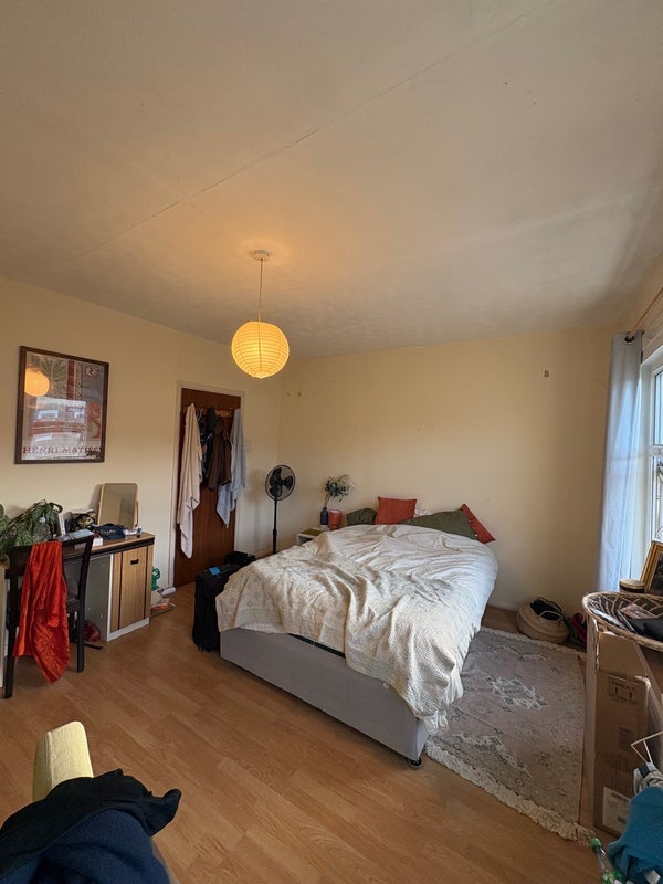 Room Roden Street in Greater London