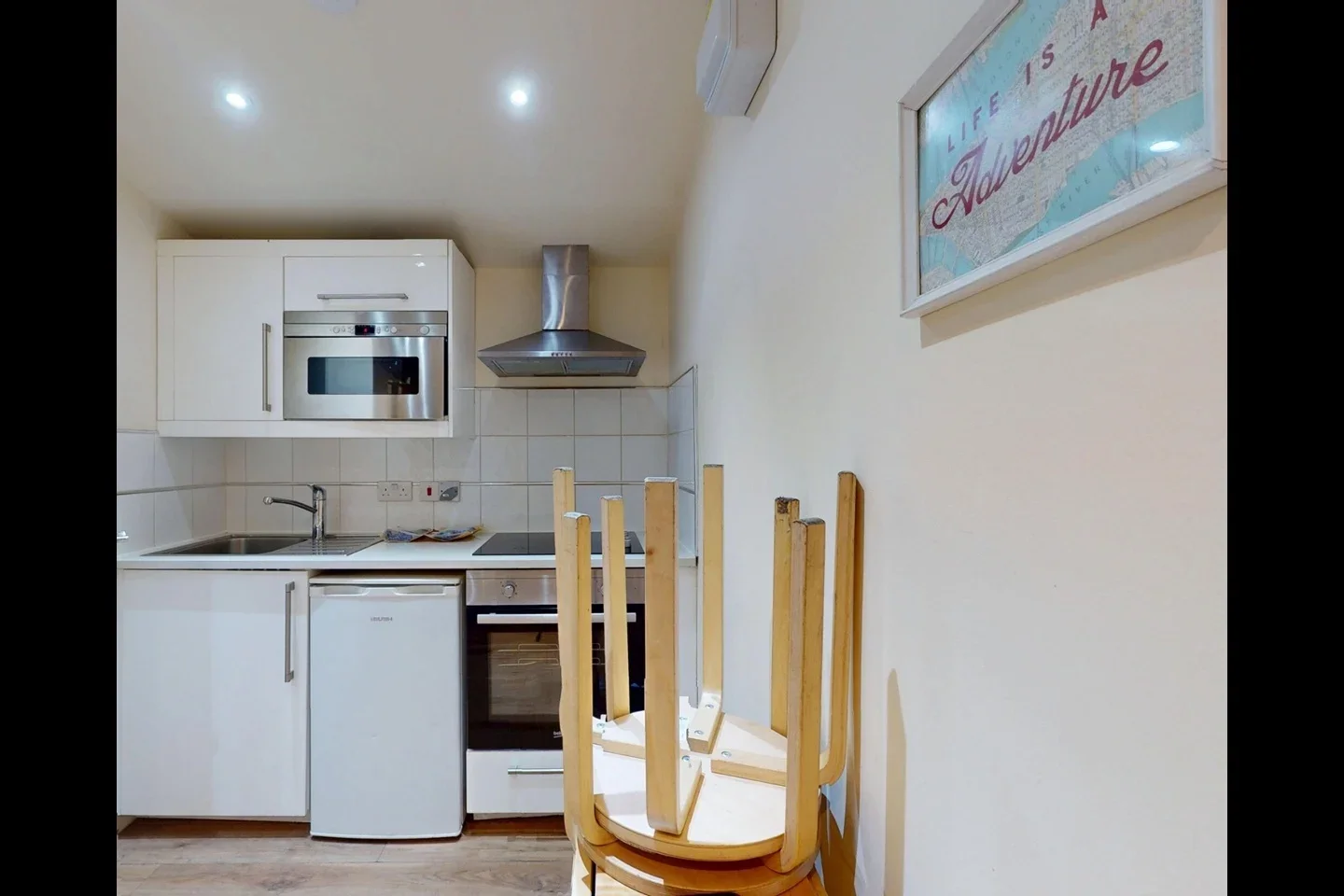 Flat Geary Road in Greater London
