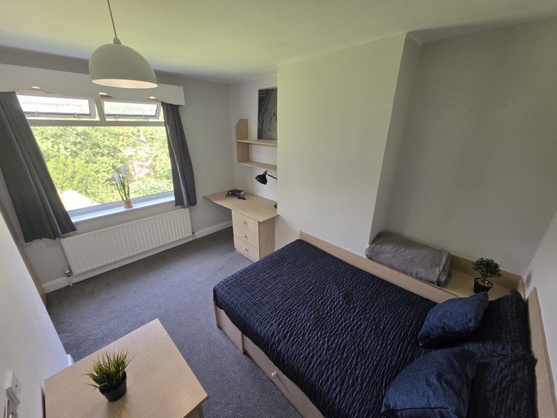 Room Winston Mount in Leeds